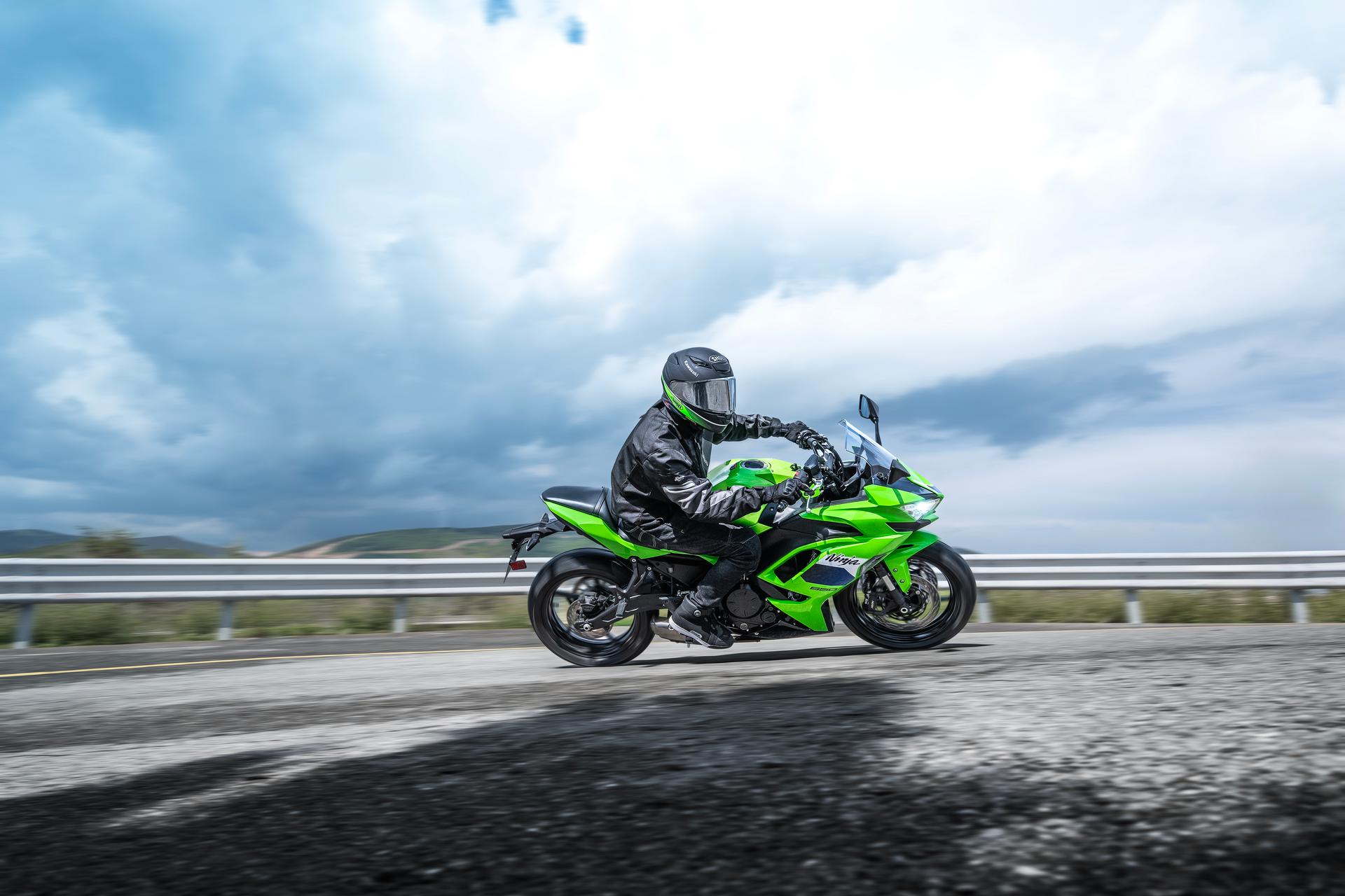Kawasaki Ninja in azione su strada